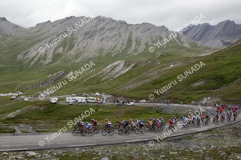 Peloton on Col Agnel018p.jpg